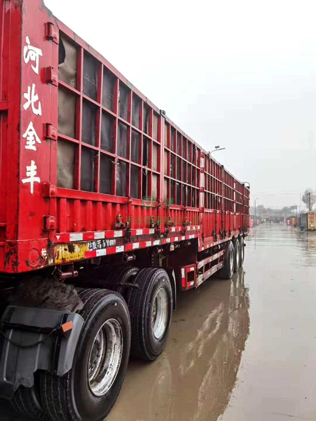 出售一臺(tái)三年正全保險(xiǎn)解放JH6/500馬力牽引車