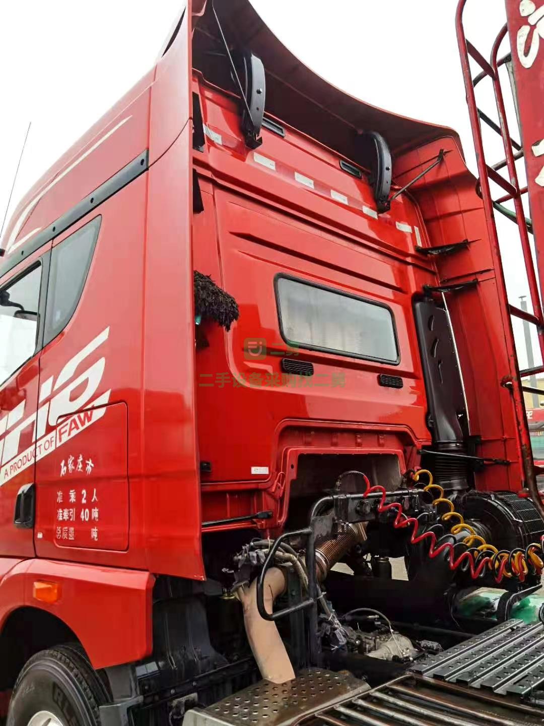 出售一臺(tái)三年正全保險(xiǎn)解放JH6/500馬力牽引車