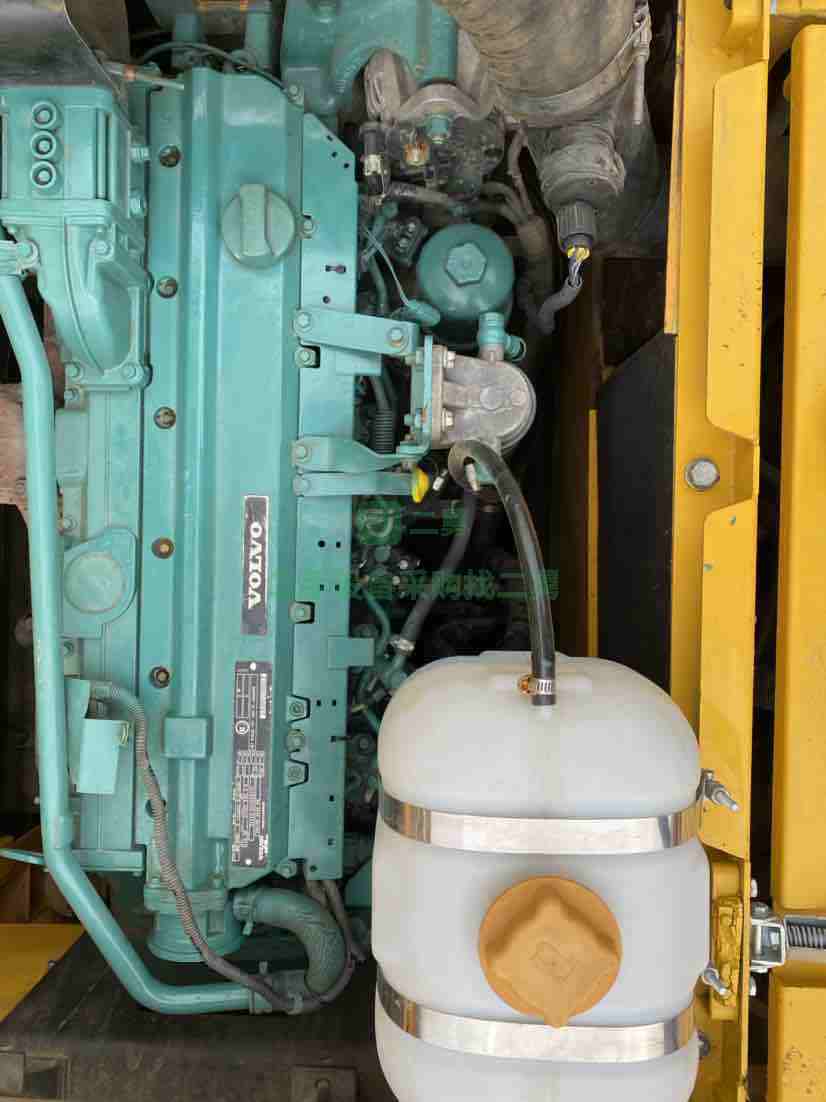 出售九成新沃爾沃210挖掘機(jī)，質(zhì)保一年