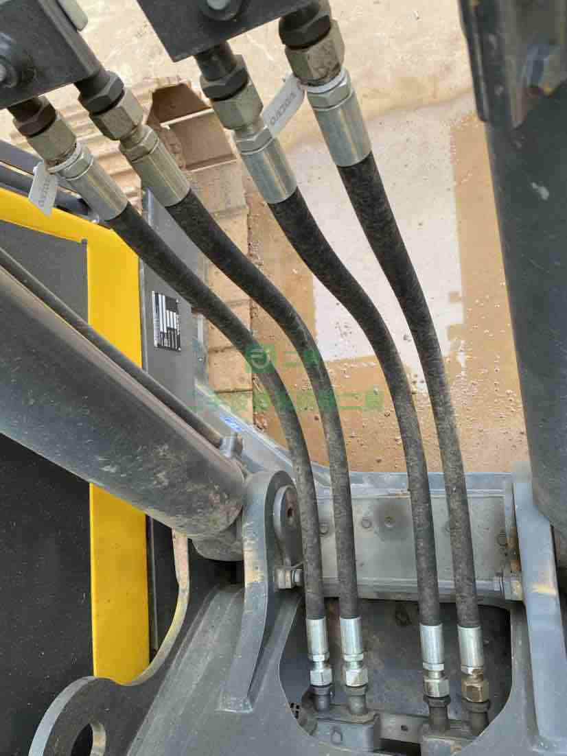 出售九成新沃爾沃210挖掘機(jī)，質(zhì)保一年