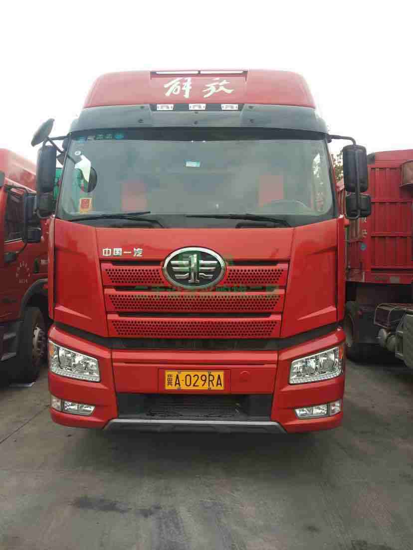 出售一年三個(gè)月勾六420牽引車，帶十一米金航掛，車況精品