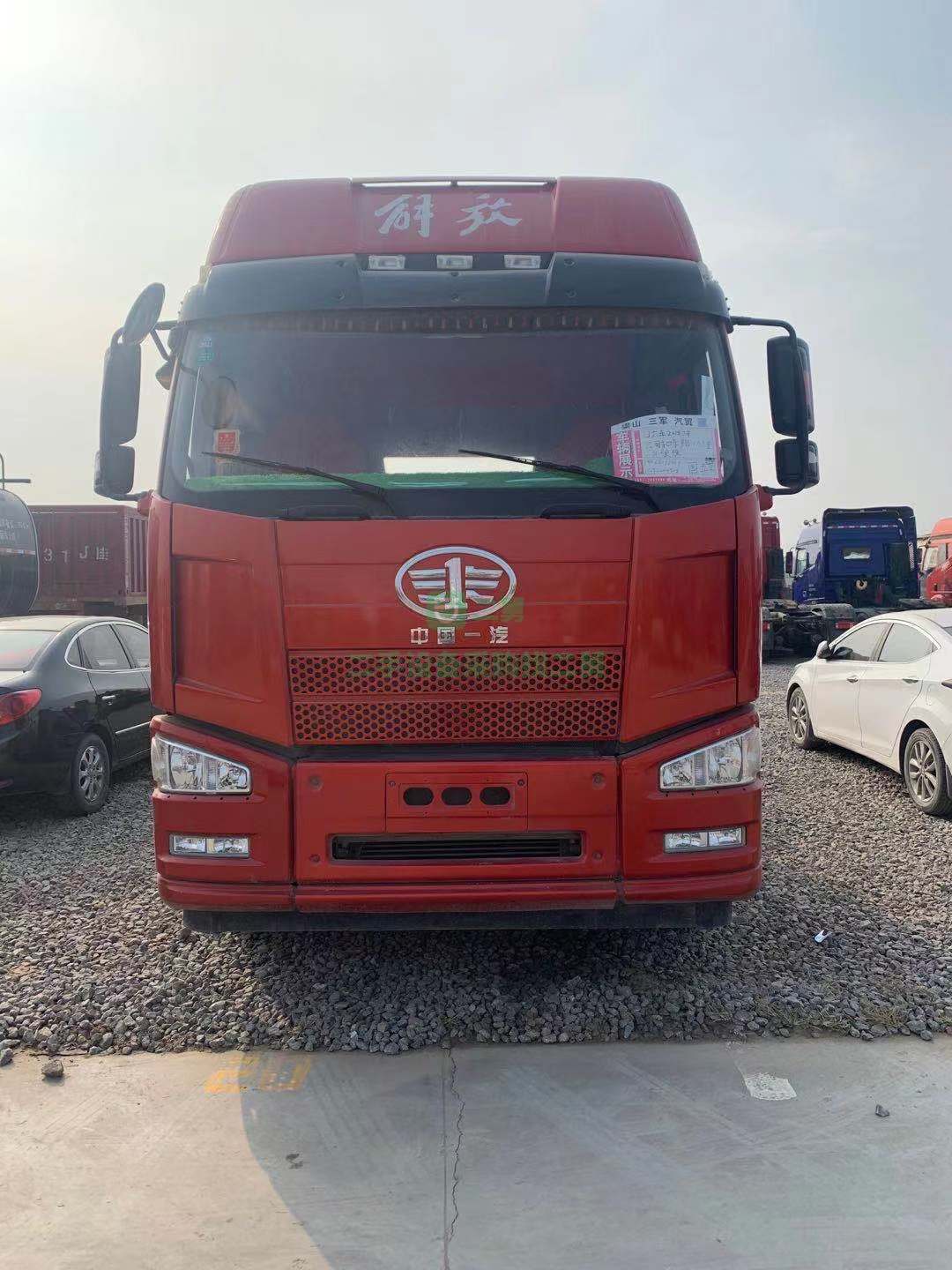 出售一臺18年7月的解放J6p質惠版牽引車