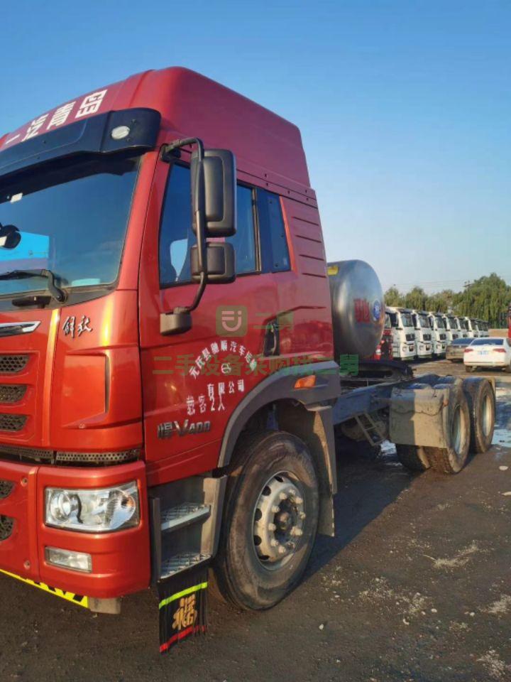 出售九成新青島解放的二手牽引車