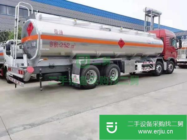 山東出售二手重汽豪沃前四后八鋁合金油罐車手續(xù)齊全