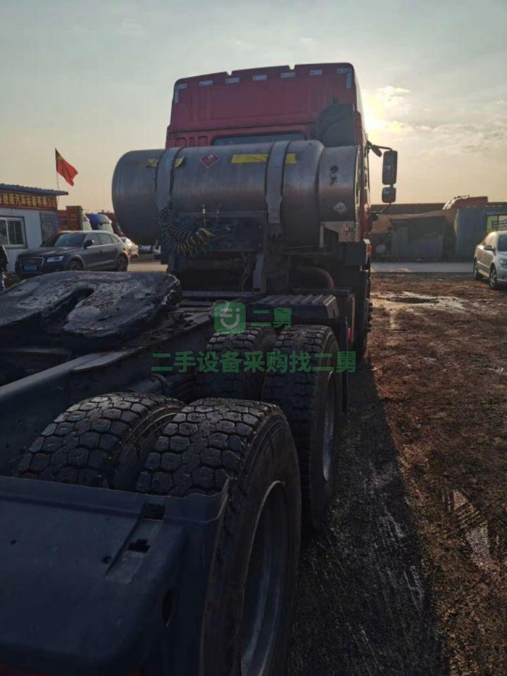 出售九成新青島解放的二手牽引車