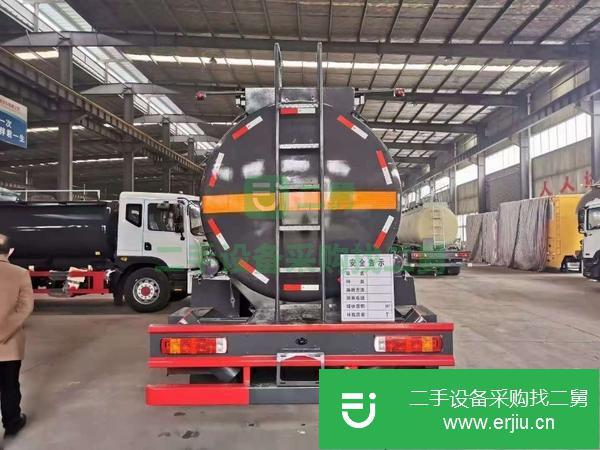 廣東出售二手解放小三軸油罐車