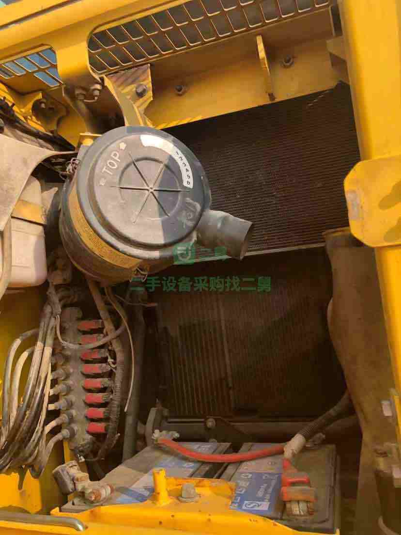 出售精品小松130挖掘機全國包送，三大件質保，貨到付款