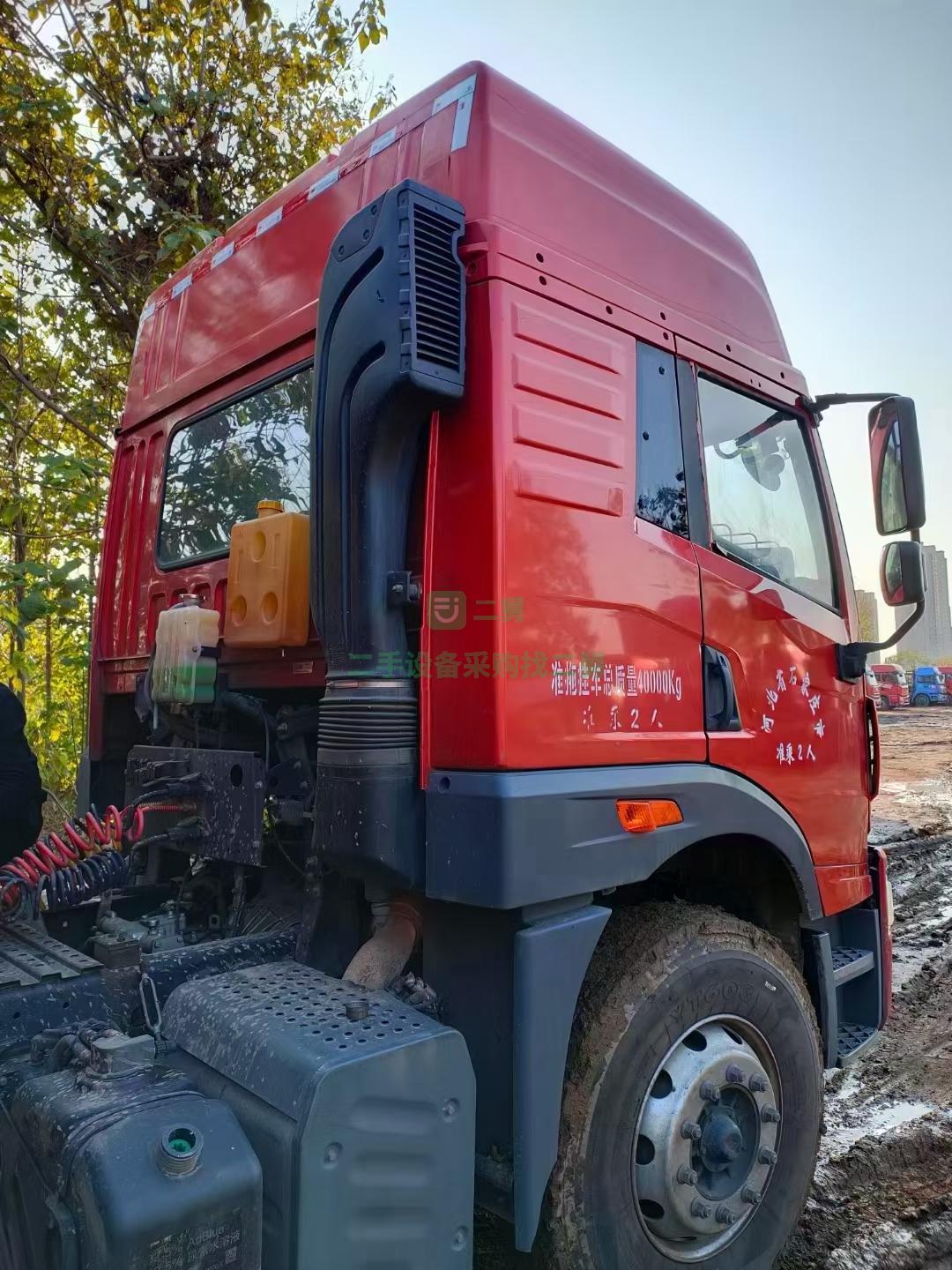 出售一臺2年3個月整捍衛400馬力牽引車，帶11米半掛車