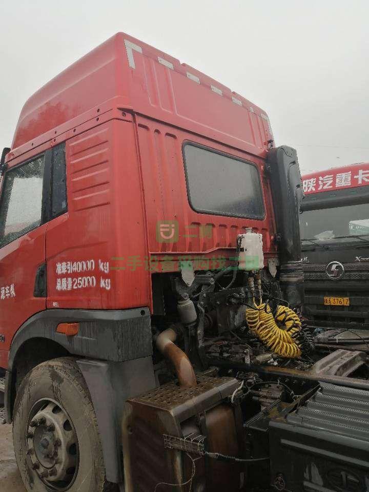 出售17年的青島解放悍V350馬力牽引車
