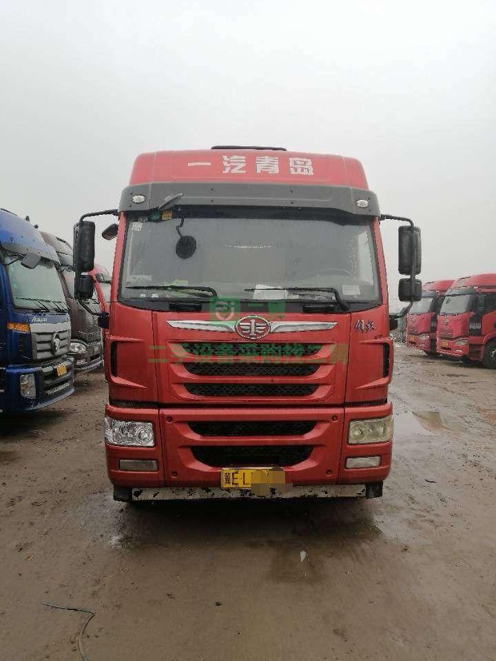 出售17年的青島解放悍V350馬力牽引車
