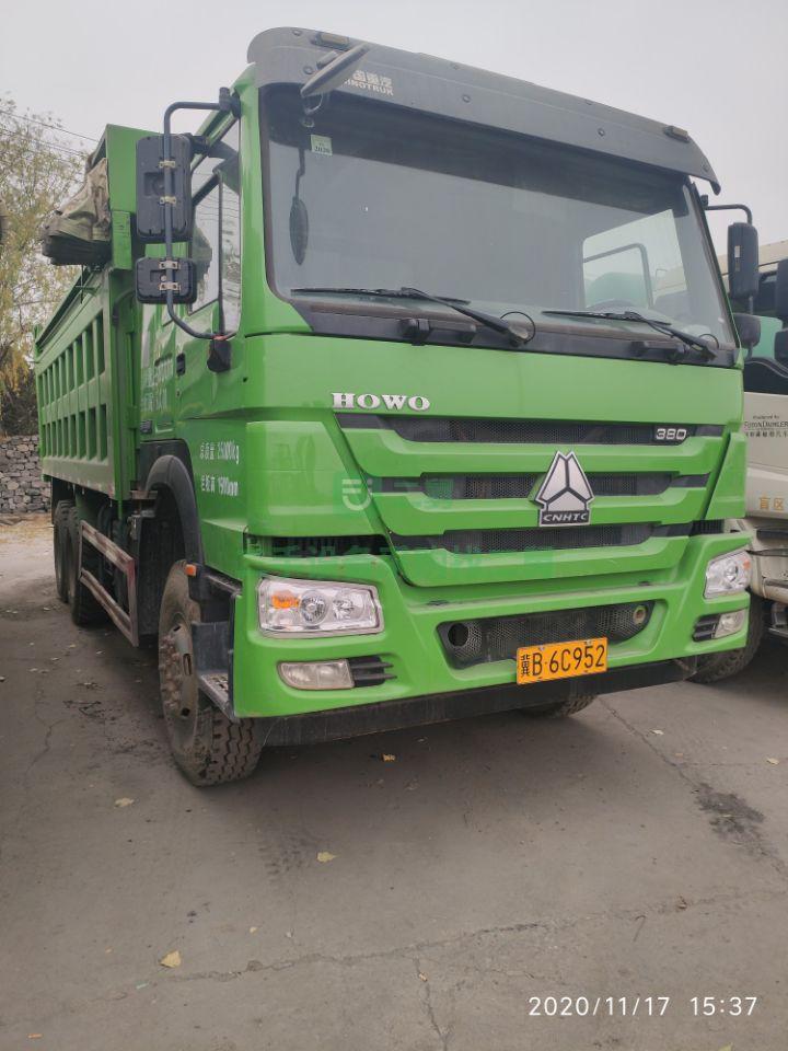 出售17年底國五環(huán)保綠6米豪沃后八輪自卸車380馬力