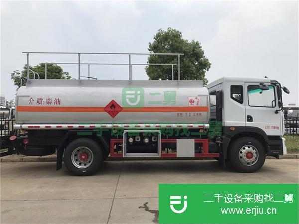湖北出售二手東風(fēng)12方油罐車康機180馬力