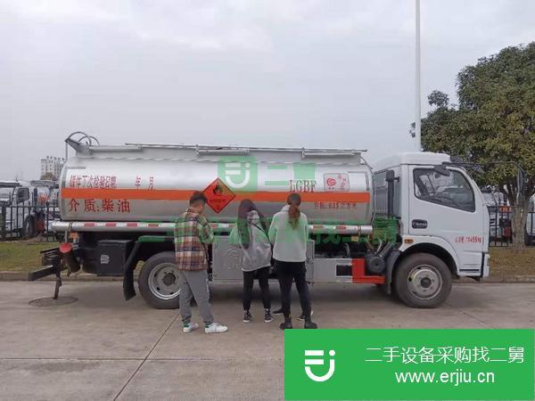 廣東出售二手國五5噸油罐車朝柴4缸170馬力發動機