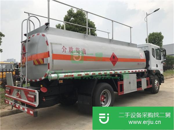 湖北出售二手東風(fēng)12方油罐車康機180馬力