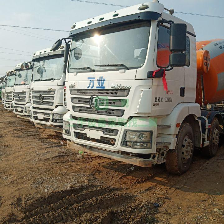 出售17年德龍輕量化12方水泥攪拌罐車中聯上裝