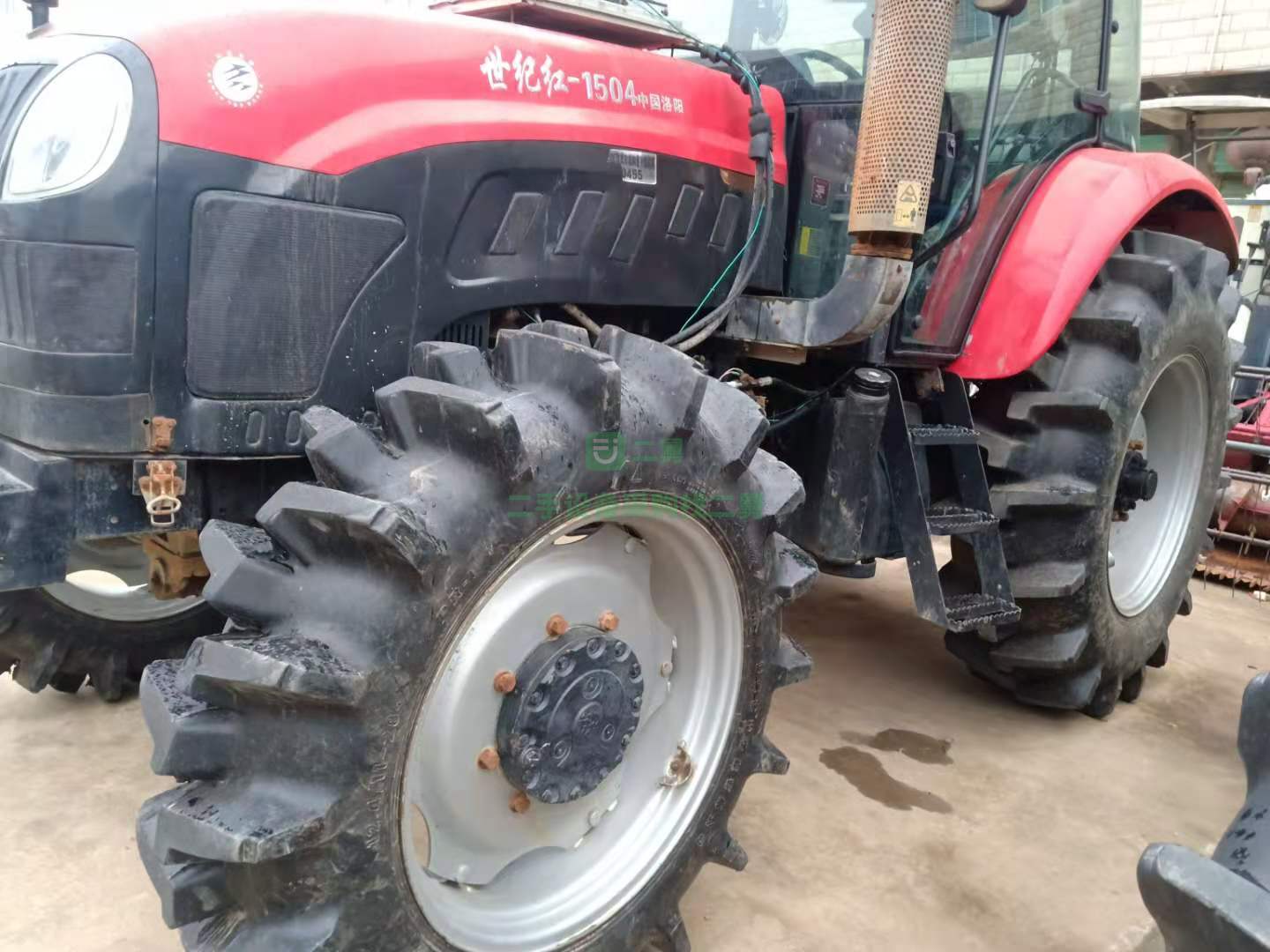 出售一臺世紀紅1504型號拖拉機，價格不高
