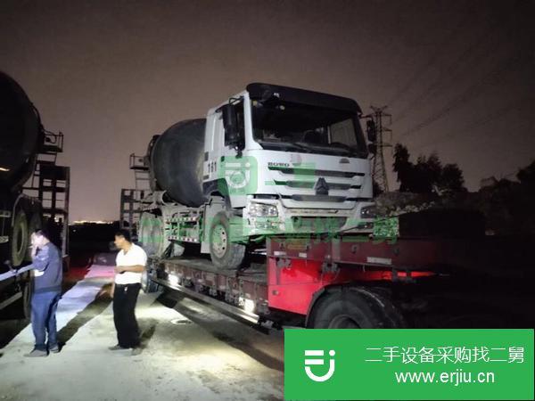 山東出售二手豪沃大十二方國五攪拌車