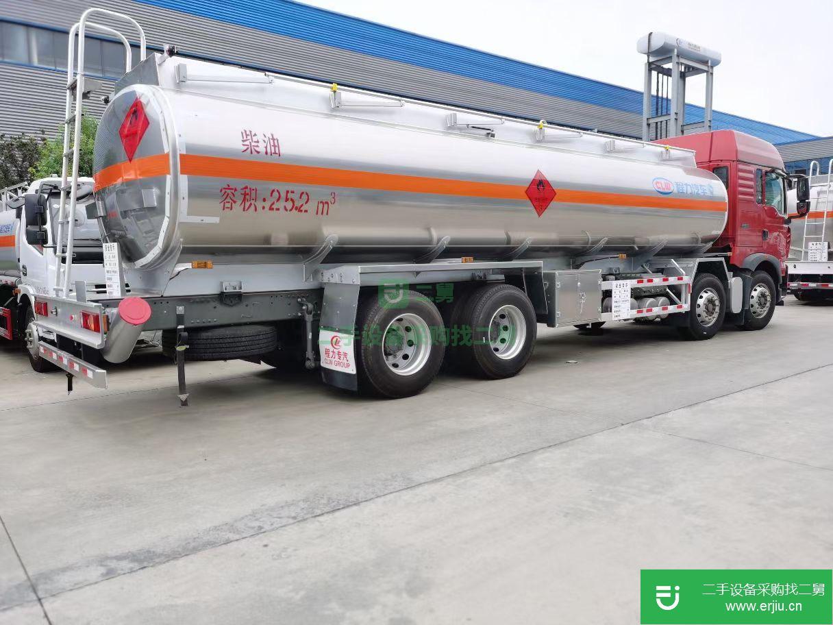 湖北出售二手重汽豪沃430馬力油罐車