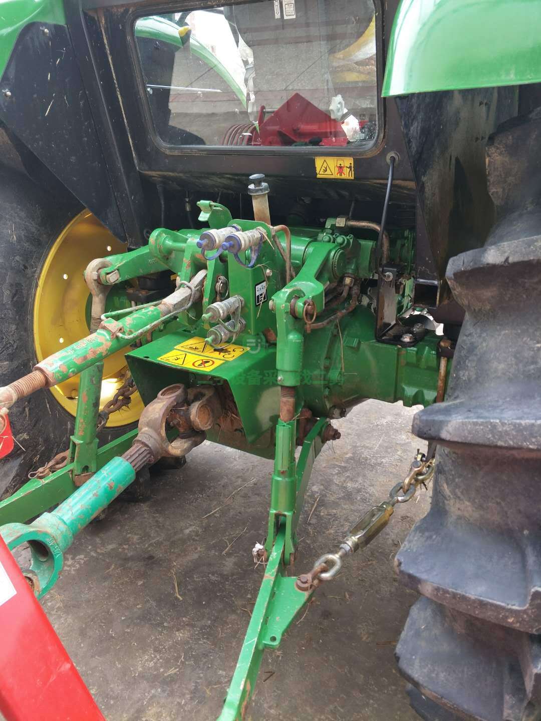 出售一臺5E-1004型號拖拉機，車很新，相當棒