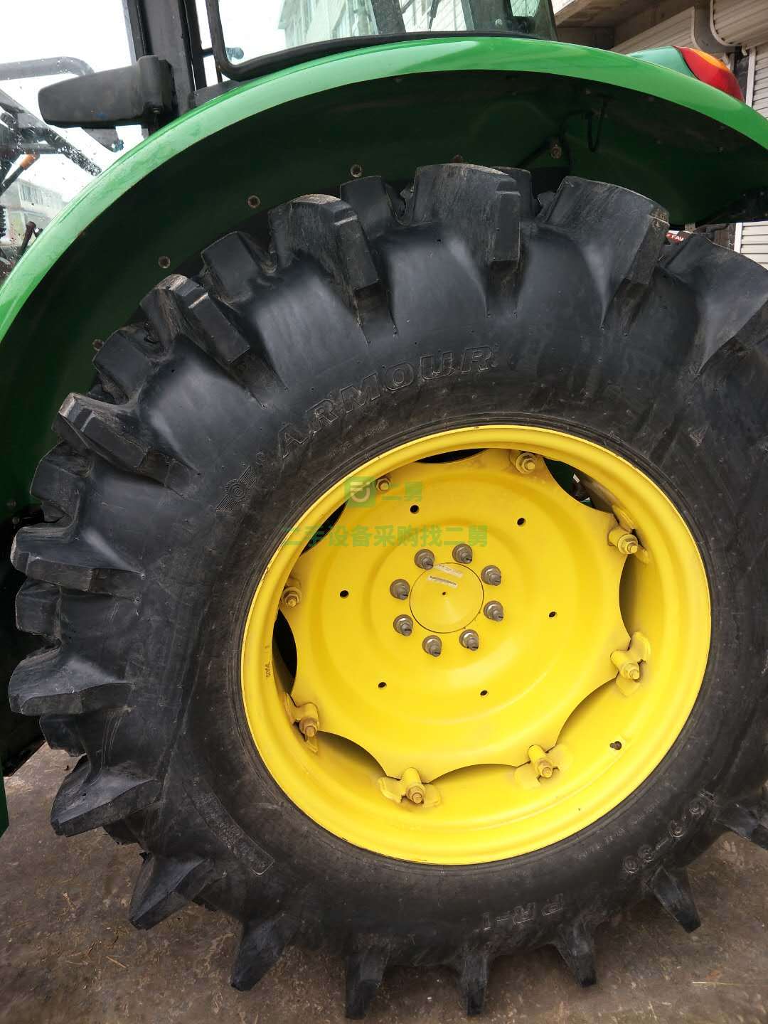 出售一臺5E-1004型號拖拉機，車很新，相當棒