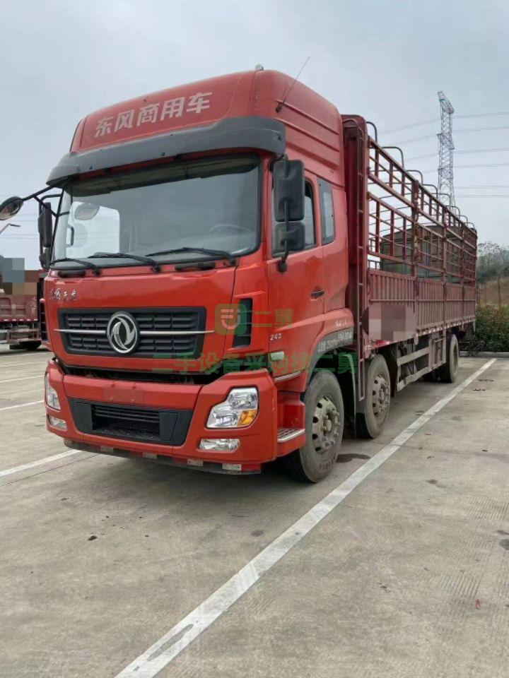 出售2019年7月上戶的東風天龍9.6米貨車，帶全保，245馬力