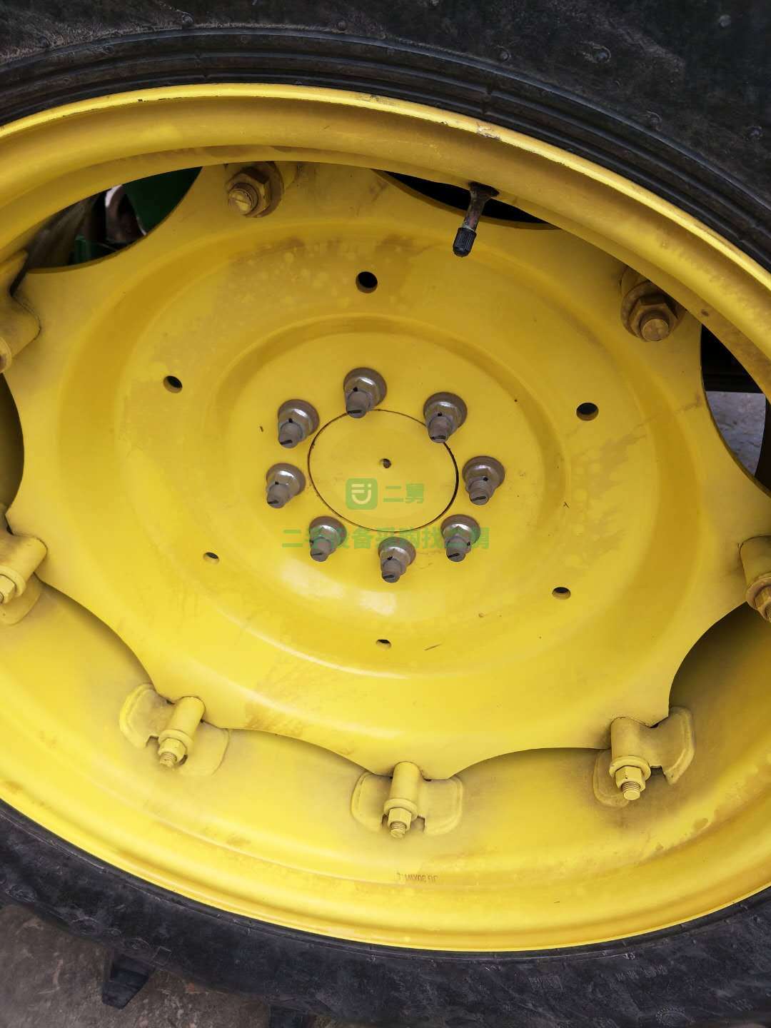 出售一臺5E-1004型號拖拉機，車很新，相當棒