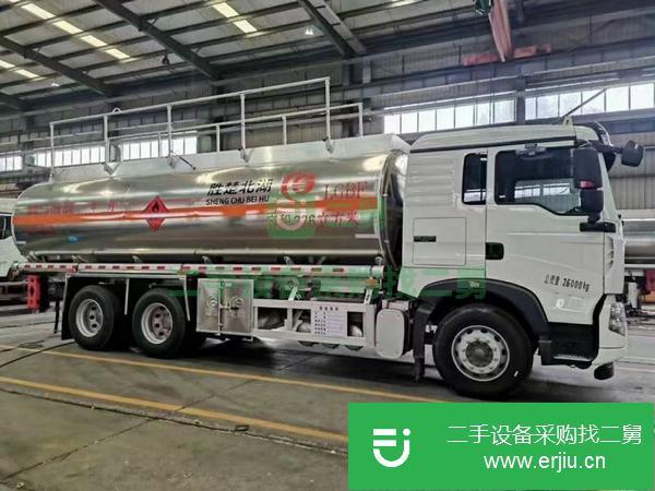 山東出售二手重汽豪沃后八輪280馬力鋁合金運油車