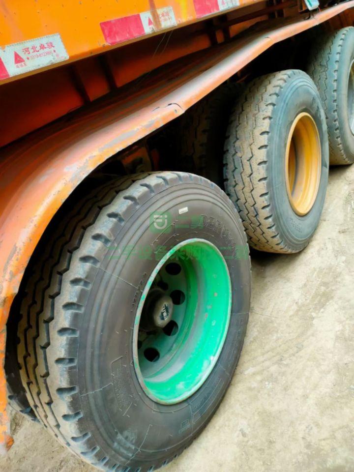 出售兩年兩個月9米直翻直板掛車