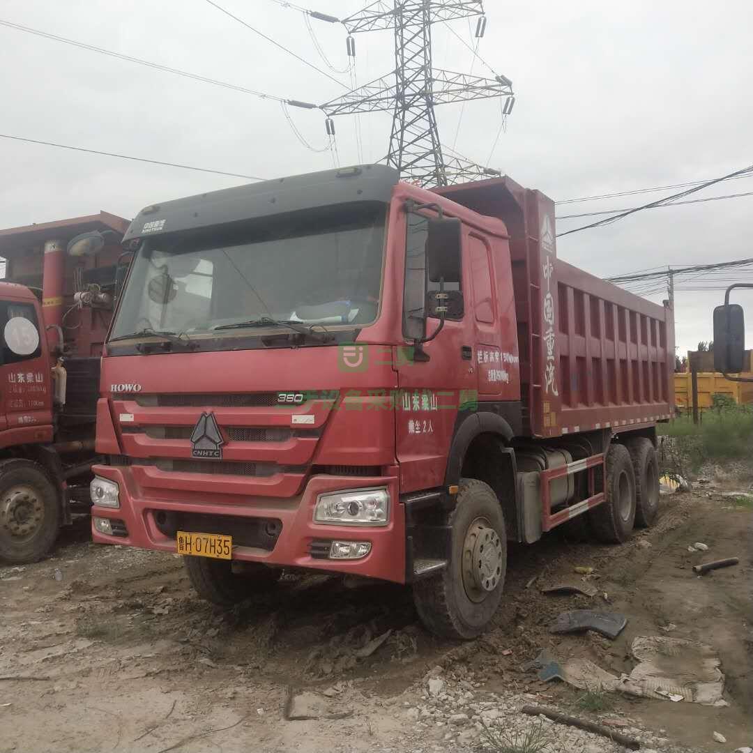 出售二手的豪沃綠色環(huán)保車箱式自卸車，包提檔過戶  支持分期
