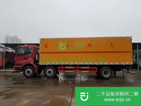 河南出售二手小三軸危險品廂式運(yùn)輸車
