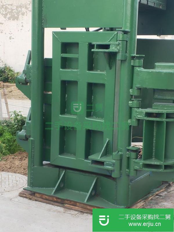 江蘇出售二手江陰東方立式打包機200噸，料箱800?1200