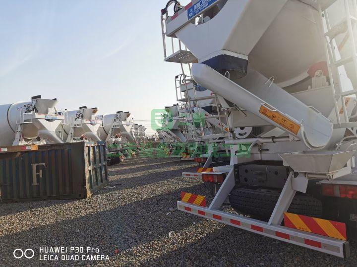 出售重汽豪瀚340馬力唐宏大12方輕量化攪拌車