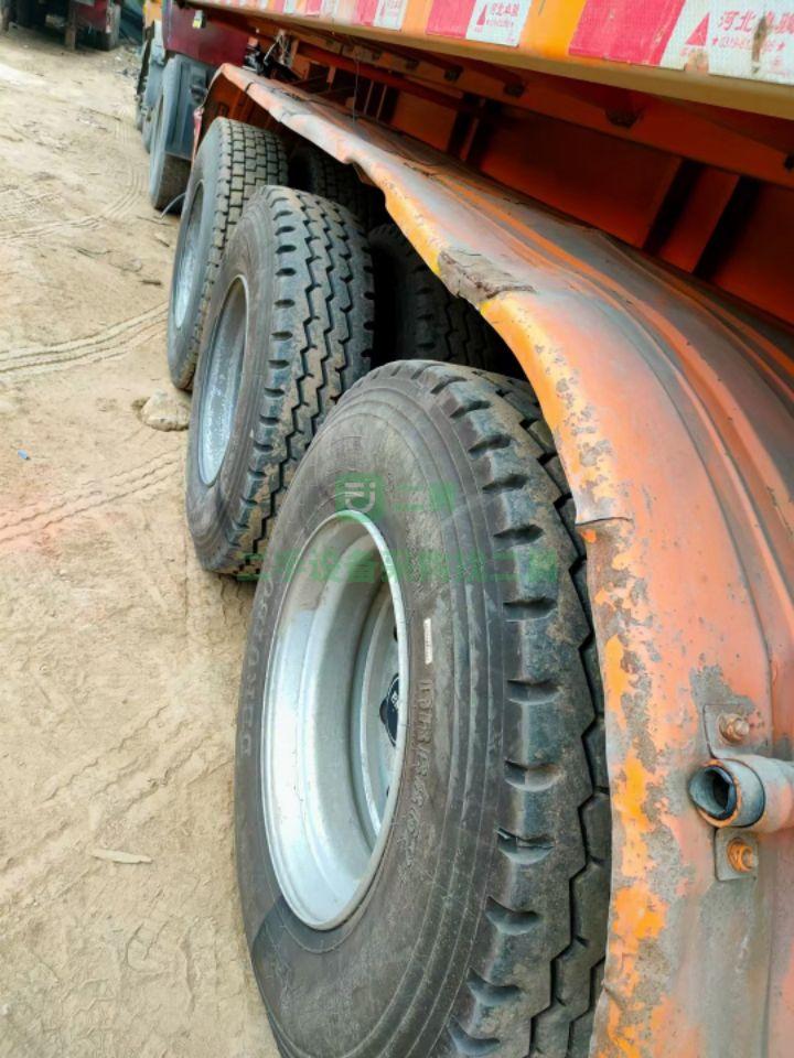 出售兩年兩個月9米直翻直板掛車