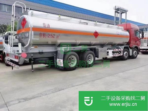 四川二手重汽豪?前沃?四后八油罐車