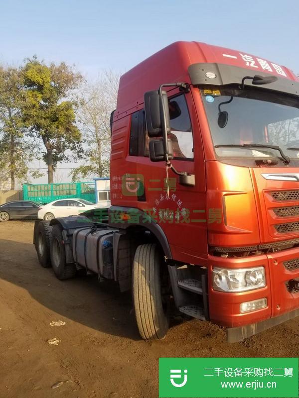 山東出售國四解放牽引車，350馬力雙驅，剛剛入的大保險車損三者一應俱全
