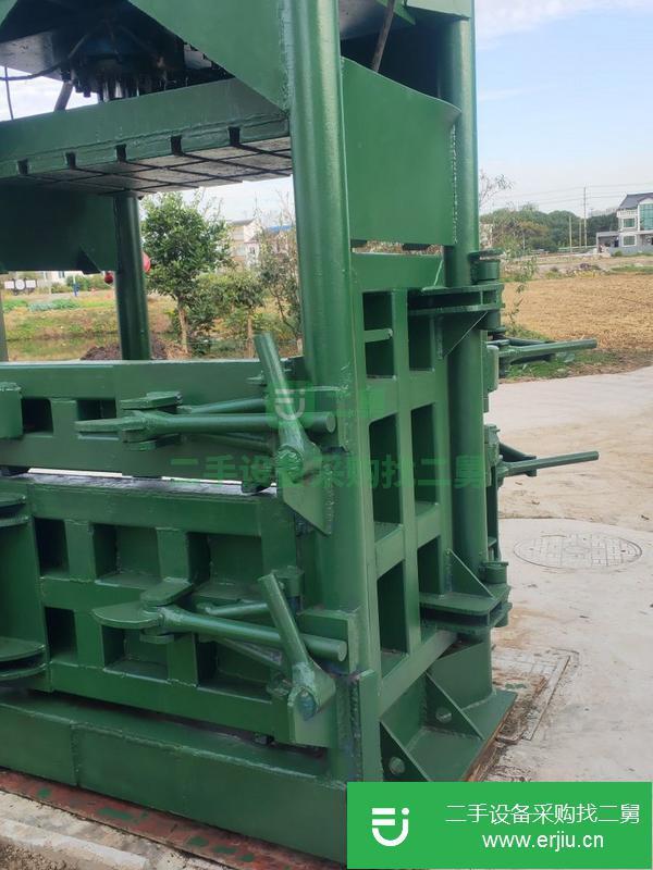 江蘇出售二手江陰東方立式打包機200噸，料箱800?1200