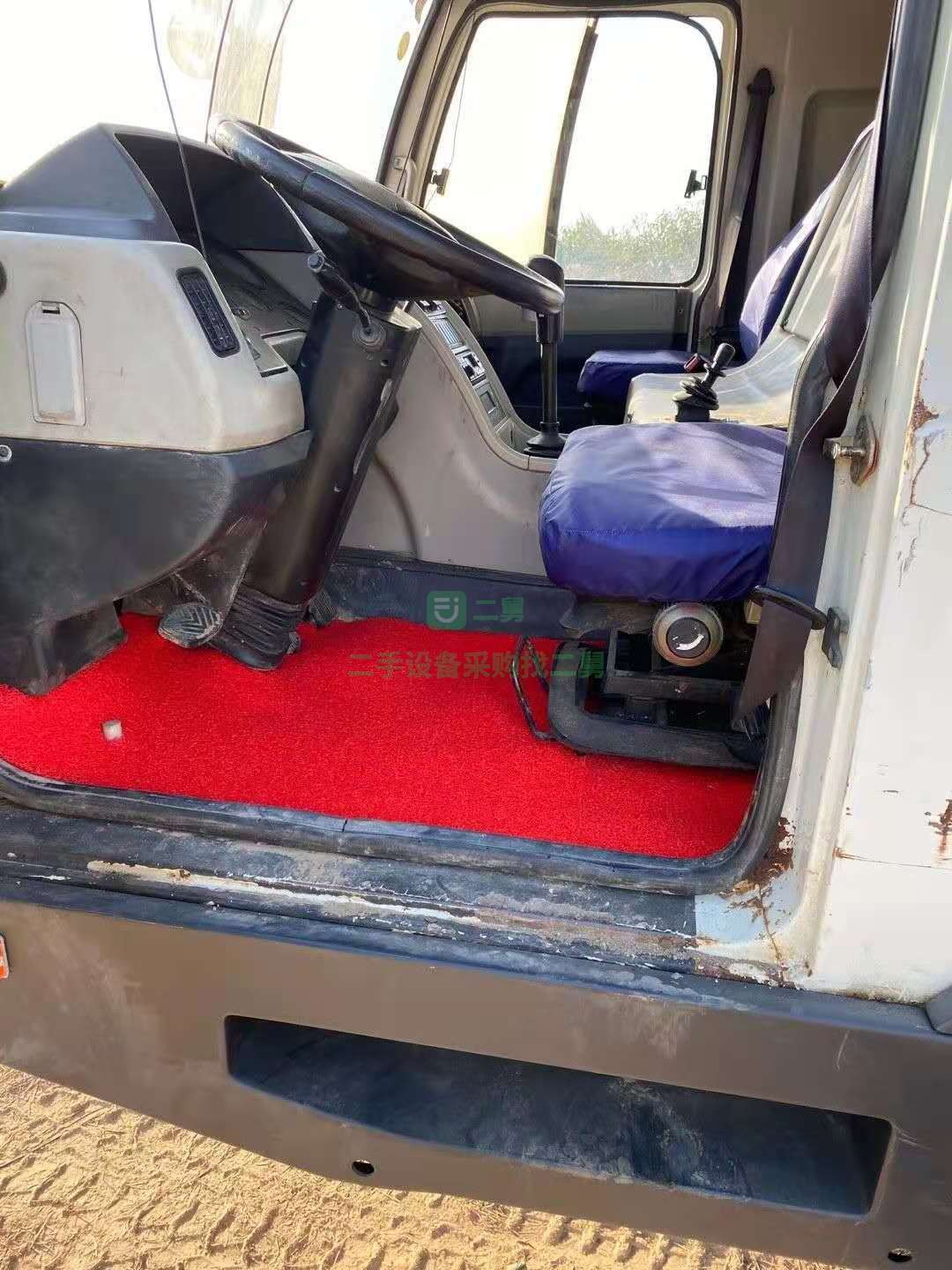 出售一臺12年底中聯25V5吊車，手續齊全，審車到明年