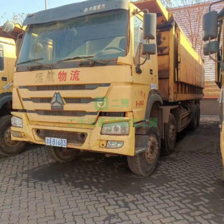 出售14年的無手續豪沃前四后八自卸車