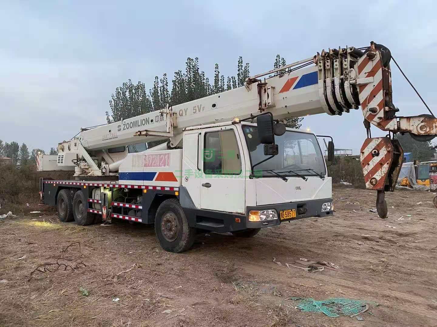 出售一臺12年底中聯25V5吊車，手續齊全，審車到明年