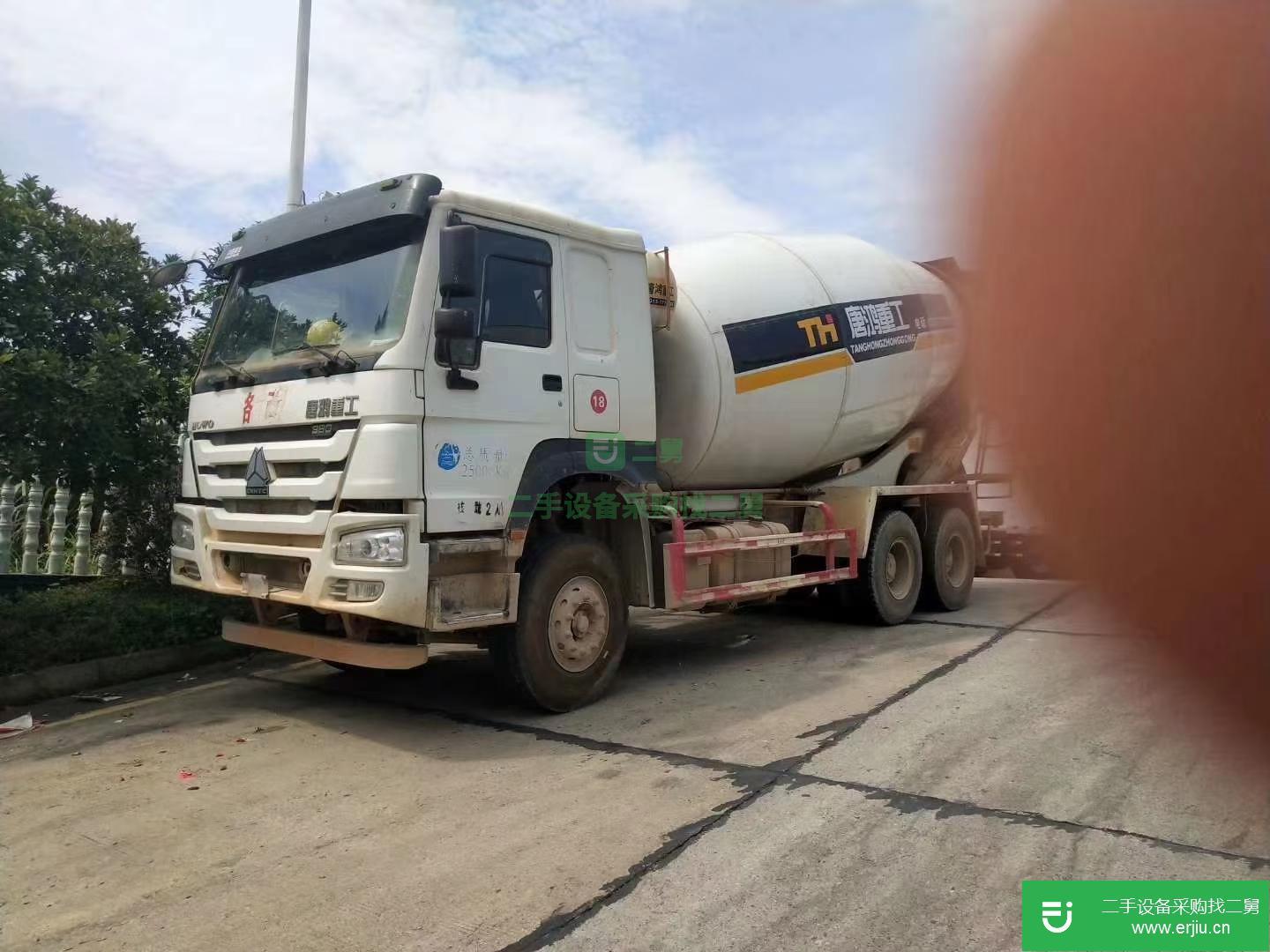 山東出售二手唐鴻重工380馬力攪拌車