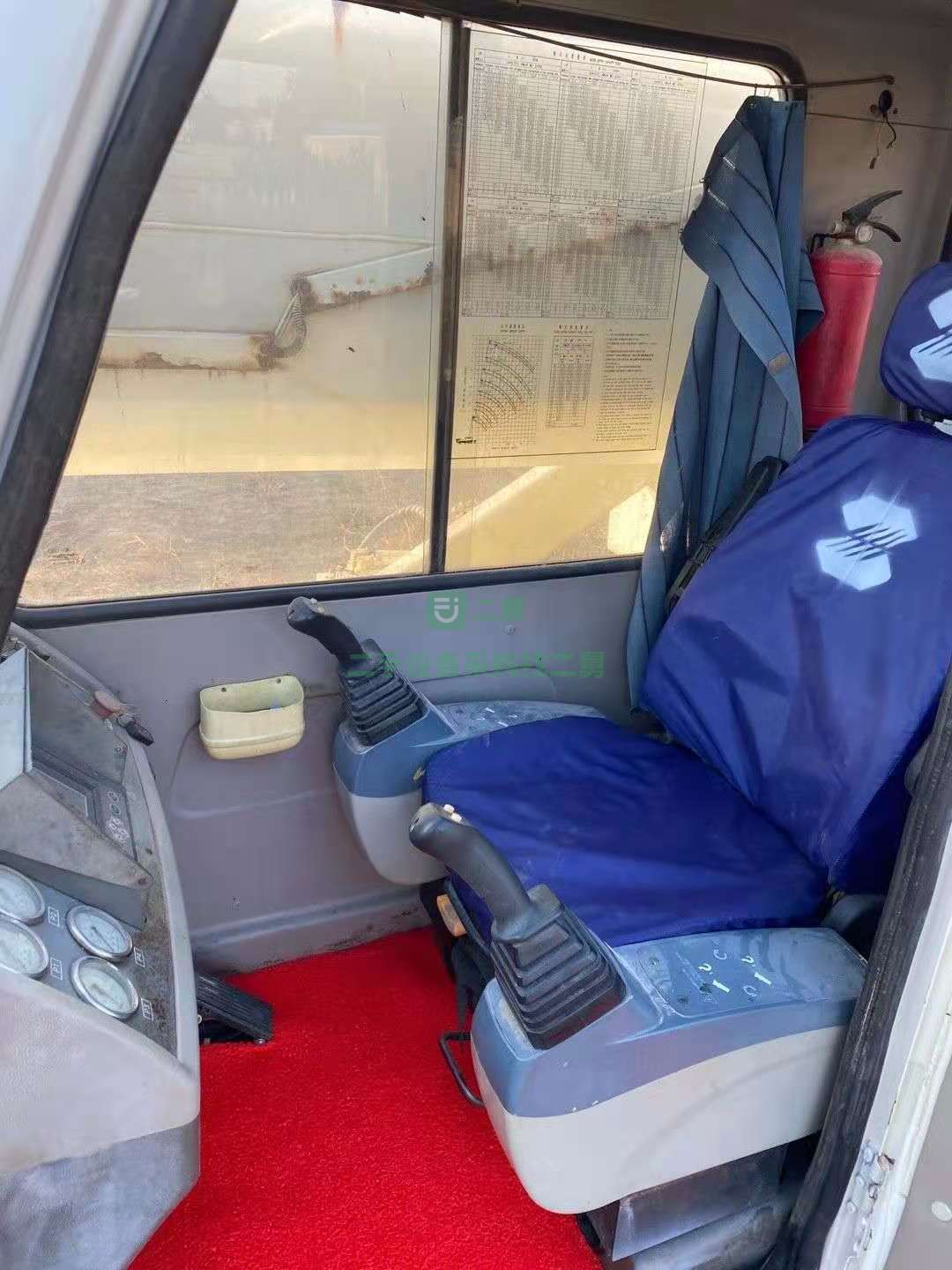 出售一臺12年底中聯25V5吊車，手續齊全，審車到明年