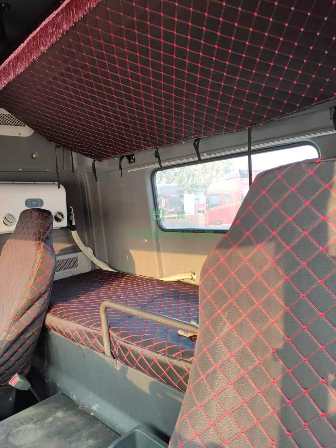 出售19年上汽紅巖杰獅M500雙驅(qū)輕體430馬力牽引車(chē) 國(guó)五排放 可分期付