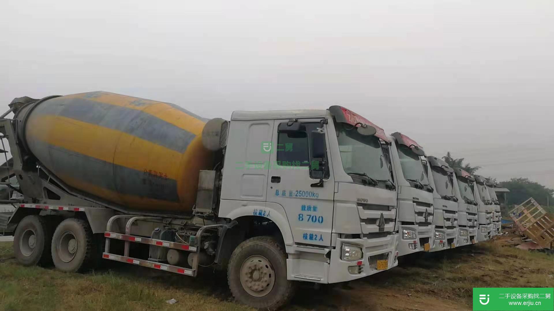 四川出售二手重汽豪曼380馬力攪拌車