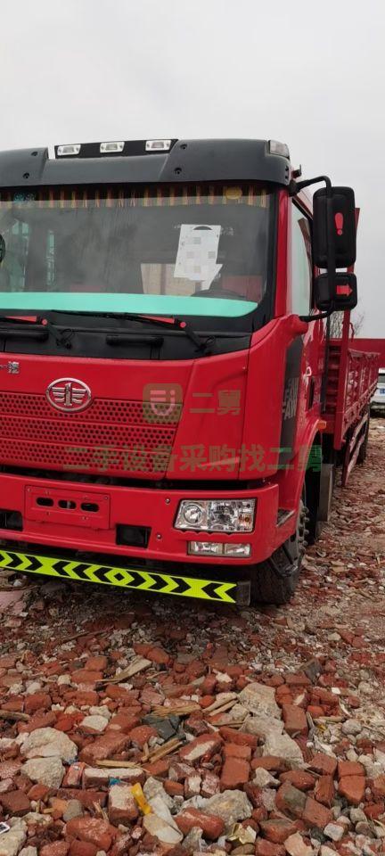 出售16年的解放220馬力9.6平板運輸車