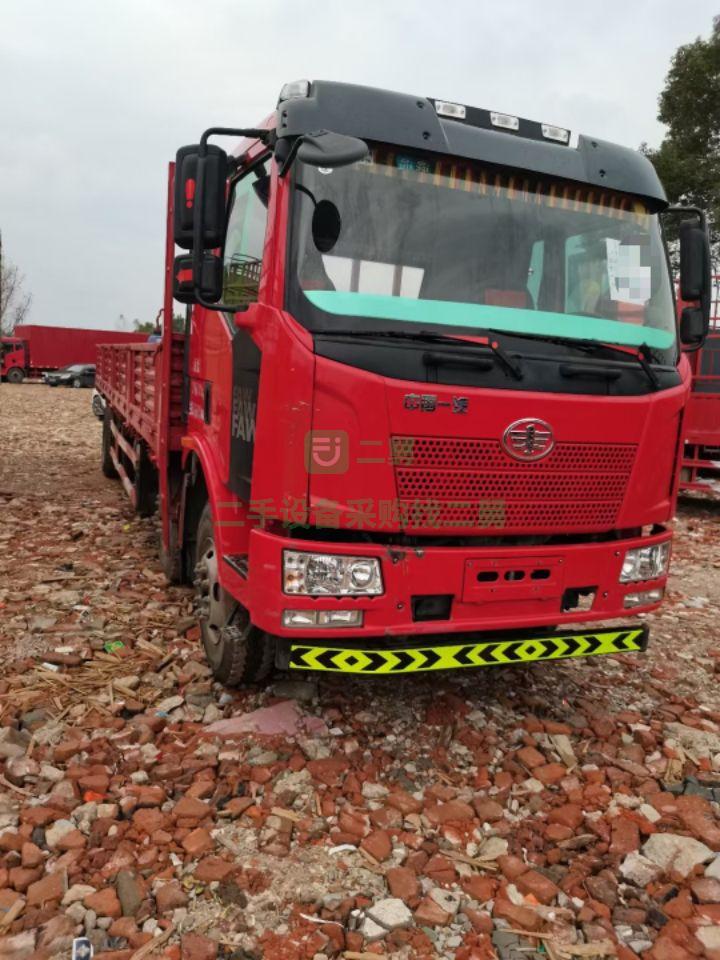 出售16年的解放220馬力9.6平板運輸車
