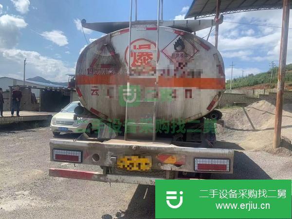 湖北出售二手十噸油罐車康明斯180馬力
