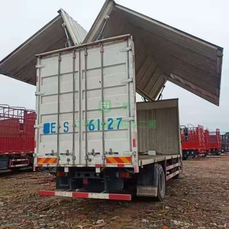 急售一臺乘龍單橋180馬力，6.8米飛翼貨車