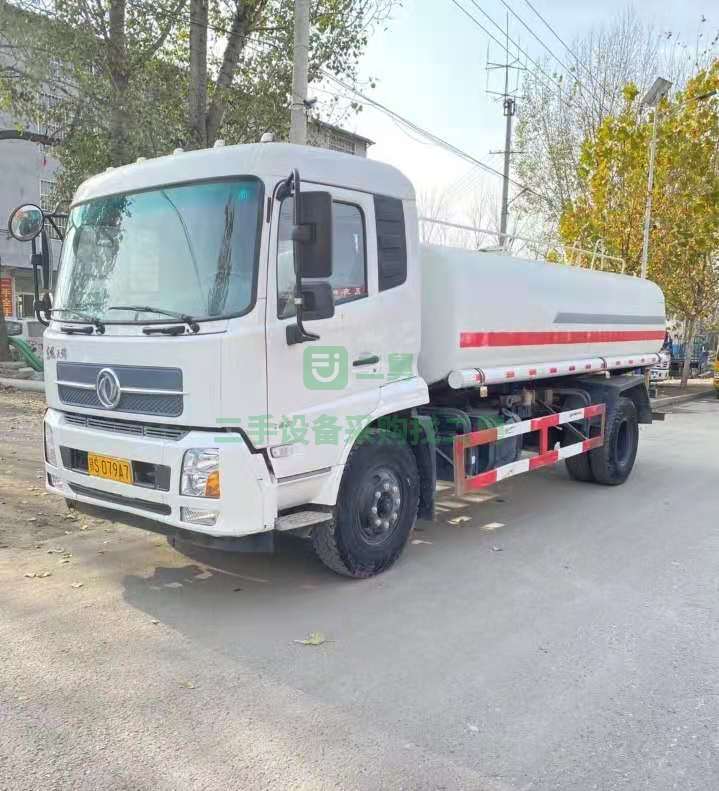出售一臺東風天錦15方灑水車，4700軸距