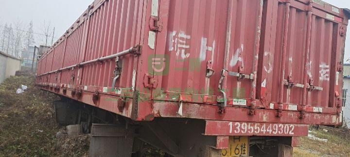 出售18年的八成新左右的13米1.2米一體側翻半掛車