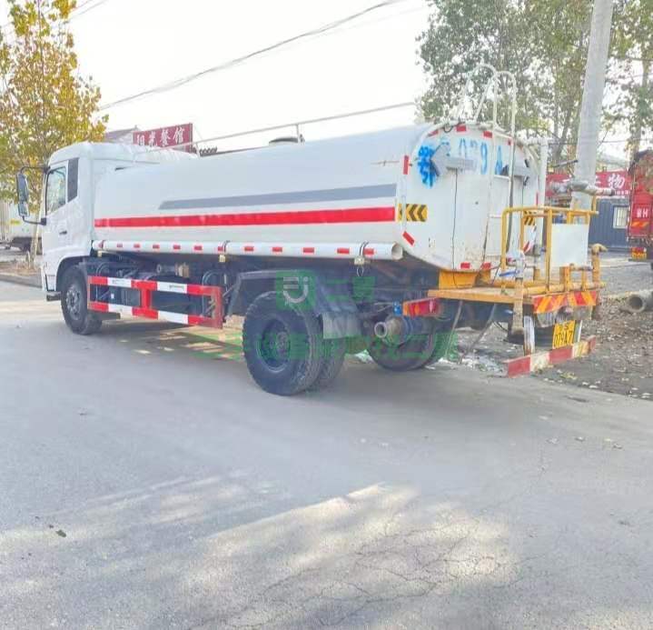 出售一臺東風天錦15方灑水車，4700軸距